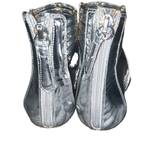 Aquazzura Leather Ravello Key Ring Silver Tone Gladiator Sandals, 37.5 (U.S. 7) - Picture 8 of 16